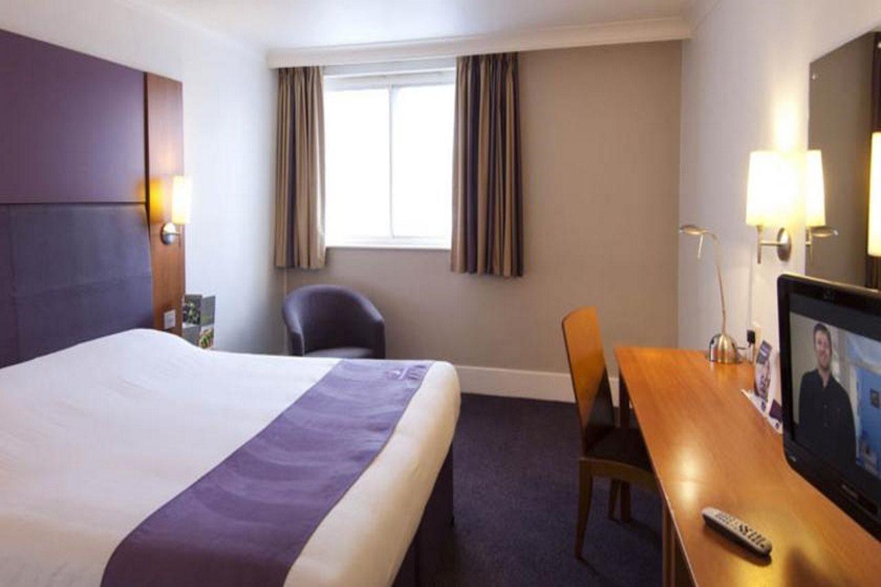 Premier Inn Pontypool Exteriér fotografie