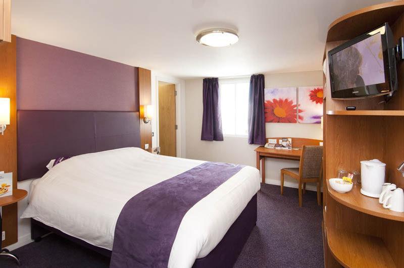 Premier Inn Pontypool Exteriér fotografie