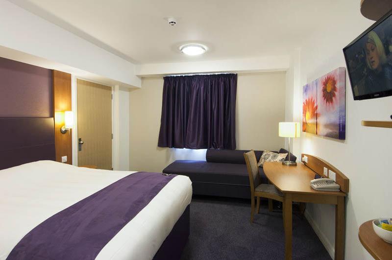 Premier Inn Pontypool Exteriér fotografie